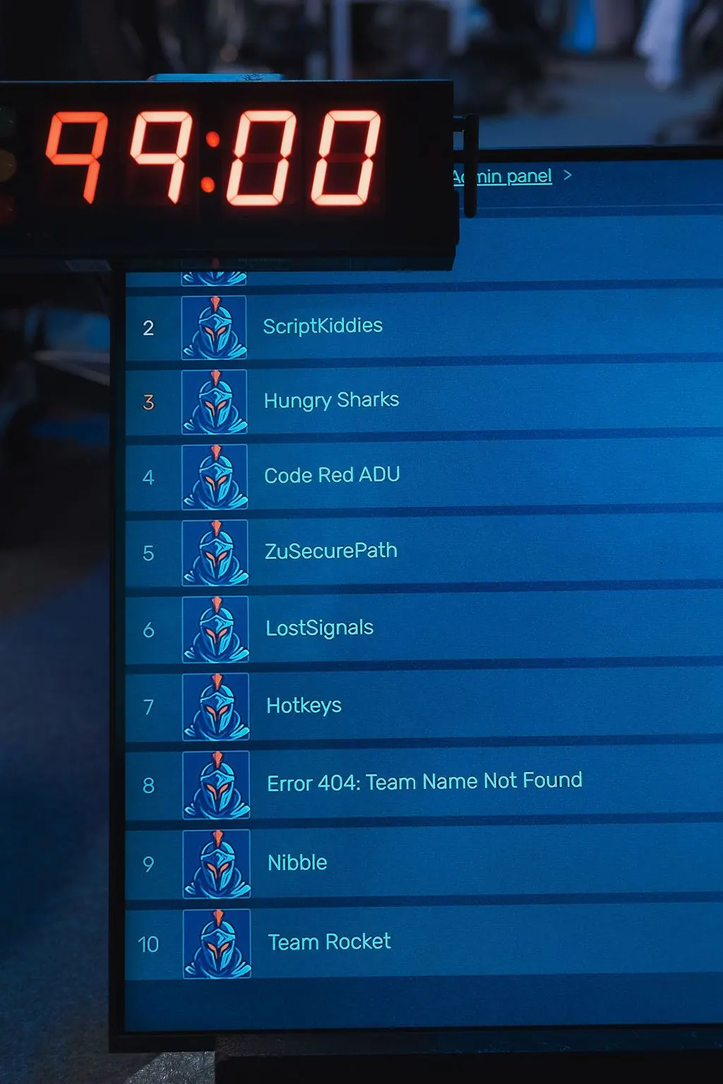 Live scoreboard with team names and the countdown timer